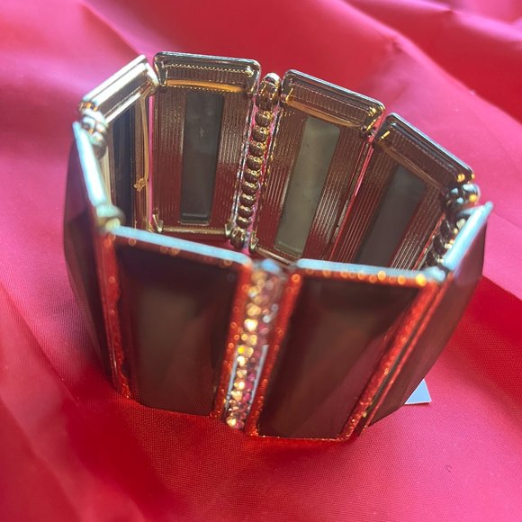 Beautiful stretch bracelet, faux jade with crystals seperating each panel, NWT - Picture 1 of 3